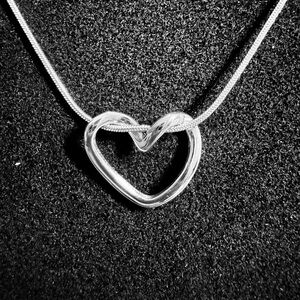 925 Sterling Silver Necklace With Heart Pendant NEW
